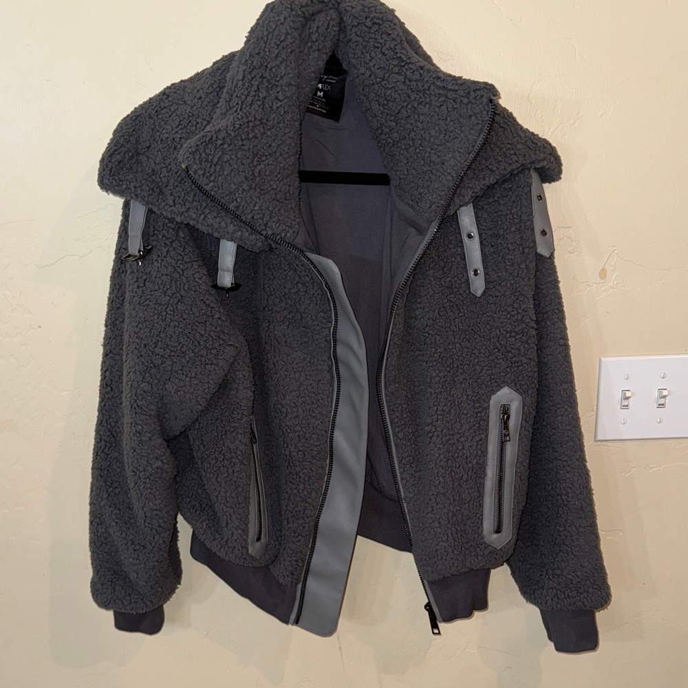 Magic Kinsley Bomber POPFLEX Gray Sherpa Jacket